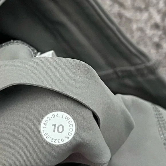 Lululemon Base Pace HR Crop 23" Reflective Tights Gull Grey Size 10 LW6CDDS - Picture 7 of 10